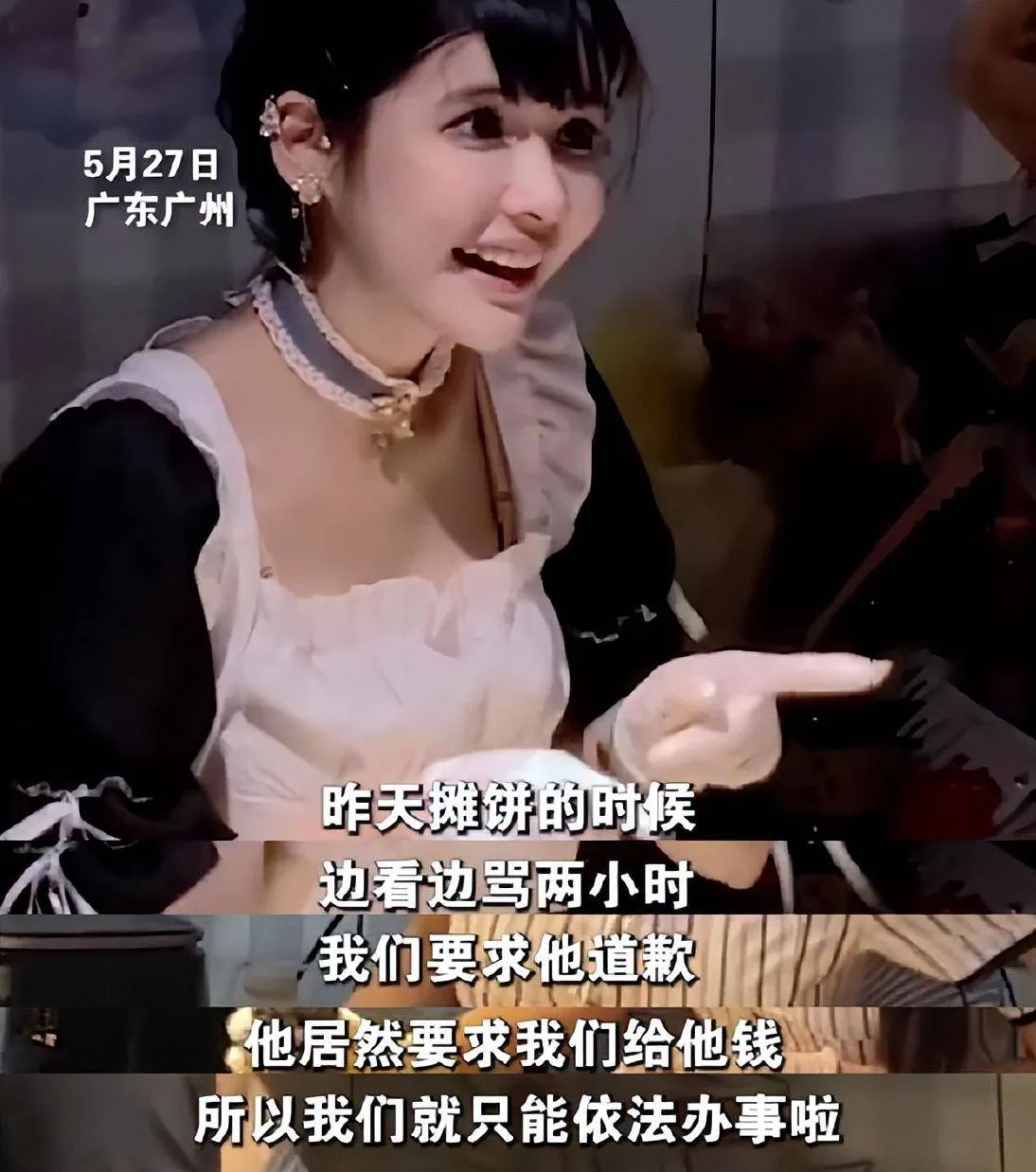 网红狗头萝莉穿着火辣摆摊，被转1分钱羞辱-9