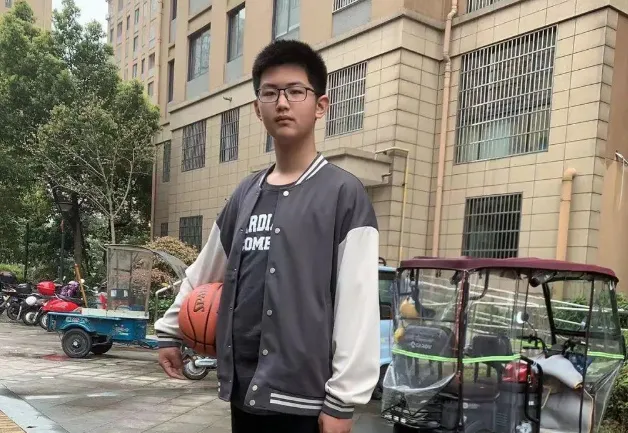 浙江宁波 一男孩还在上小学就1米91 爸爸的这段话 全是知识点